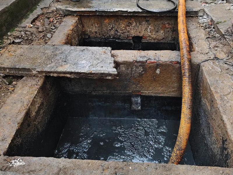 虎踞关清理化粪池